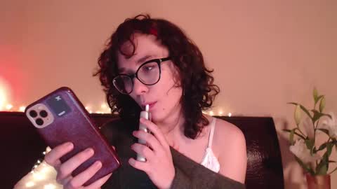 Snapshot of sunshinehella chatting on February 15, 11:06 am Hella online show from February 15, 11:06 am