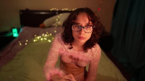 Snapshot of sunshinehella chatting on February 22, 10:40 am Hella online show from February 22, 10:40 am