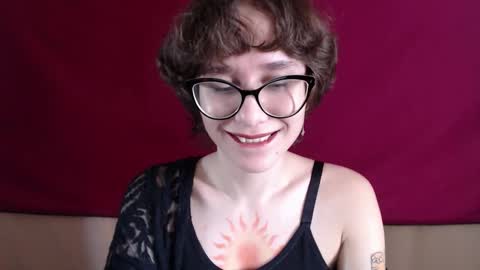 Snapshot of sunshinehella chatting on October 16, 6:47 am Hella online show from October 16, 6:47 am