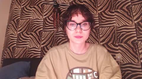 Snapshot of sunshinehella chatting on October 23, 10:14 am Hella online show from October 23, 10:14 am