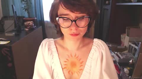 Snapshot of sunshinehella chatting on November 17, 6:41 am Hella online show from November 17, 6:41 am