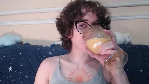 Snapshot of sunshinehella chatting on November 24, 12:49 pm Hella online show from November 24, 12:49 pm