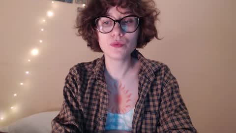 Snapshot of sunshinehella chatting on February 7, 4:00 pm Hella online show from February 7, 4:00 pm