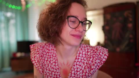 Snapshot of sunshinehella chatting on April 8, 5:29 am Hella online show from April 8, 5:29 am