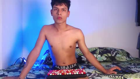 Snapshot of super_boys2 chatting on December 3, 7:45 pm ALEX online show from December 3, 7:45 pm