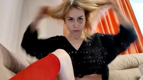 Annie online show from February 1, 7:57 am