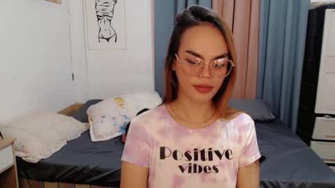 Im val online show from May 3, 2:01 pm