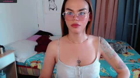 Snapshot of superhotvaleria chatting on May 18, 6:41 am Im val online show from May 18, 6:41 am