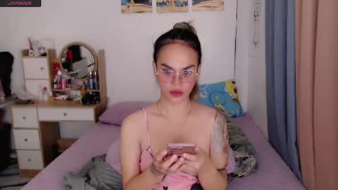 Snapshot of superhotvaleria chatting on May 19, 5:52 pm Im val online show from May 19, 5:52 pm