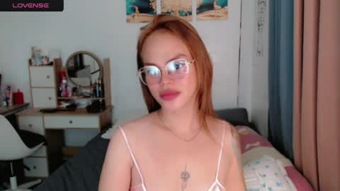Snapshot of superhotvaleria chatting on June 4, 10:05 pm Im val online show from June 4, 10:05 pm