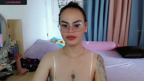 Snapshot of superhotvaleria chatting on August 1, 5:07 am Im val online show from August 1, 5:07 am