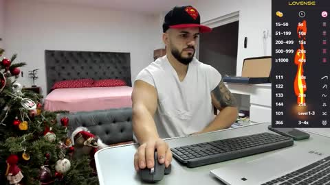 Snapshot of supermanboyxxl chatting on December 17, 6:19 am supermanboyxxl online show from December 17, 6:19 am