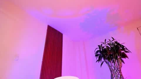 Snapshot of suprasexyjohn chatting on November 12, 8:19 pm llllSupra llll online show from November 12, 8:19 pm