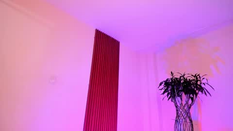 Snapshot of suprasexyjohn chatting on November 26, 6:42 pm llllSupra llll online show from November 26, 6:42 pm