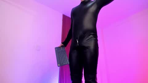 Snapshot of suprasexyjohn chatting on November 29, 8:01 pm llllSupra llll online show from November 29, 8:01 pm