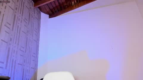 Snapshot of suprasexyjohn chatting on June 26, 5:50 pm llllSupra llll online show from June 26, 5:50 pm