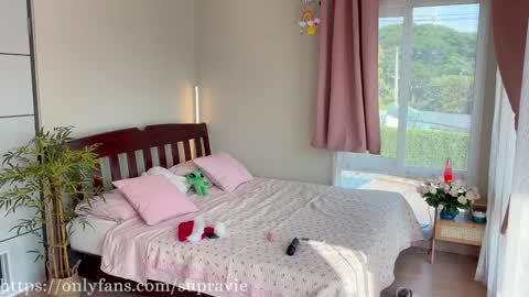 Snapshot of supremeraven chatting on December 23, 8:22 am Raven - Ravie online show from December 23, 8:22 am