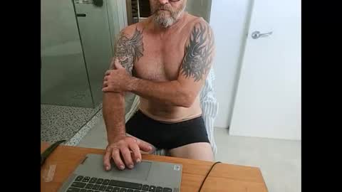 surfdog2908 online show from March 12, 1:36 am