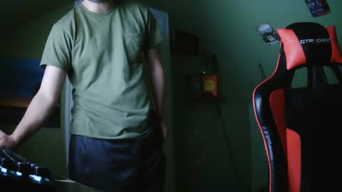 Snapshot of surferdude_here chatting on October 9, 7:17 am surferdude_here online show from October 9, 7:17 am