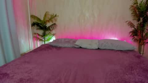 Annie online show from December 29, 1:02 am