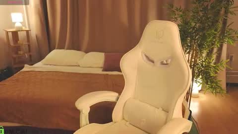 Annie online show from February 20, 1:35 am