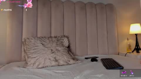 Snapshot of susan_beck chatting on June 13, 8:18 pm susan_beck online show from June 13, 8:18 pm