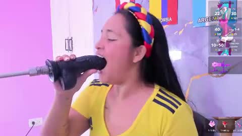 Snapshot of susan_bigass chatting on June 23, 12:03 pm Susan online show from June 23, 12:03 pm