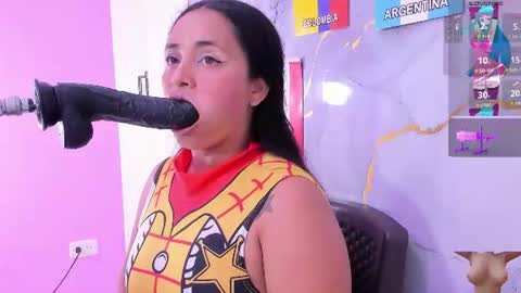 Snapshot of susan_bigass chatting on July 14, 12:11 pm Susan online show from July 14, 12:11 pm