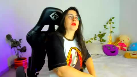 Snapshot of susan_fox1 chatting on June 13, 7:34 pm Dani online show from June 13, 7:34 pm