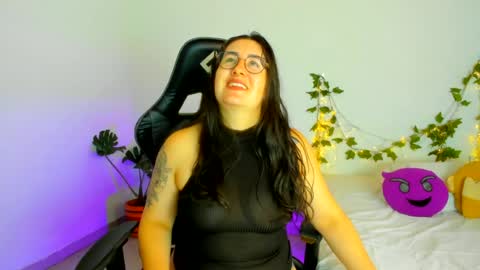 Snapshot of susan_fox1 chatting on June 19, 7:39 pm Dani online show from June 19, 7:39 pm