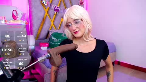 Snapshot of susan_hottye_ chatting on November 30, 11:14 am Susan online show from November 30, 11:14 am