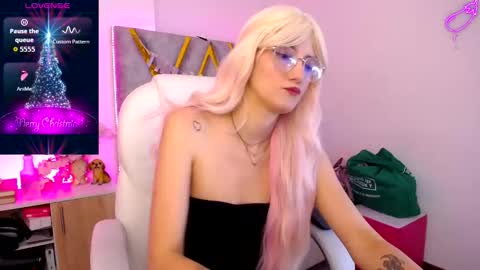 Snapshot of susan_hottye_ chatting on December 15, 11:36 am Susan online show from December 15, 11:36 am