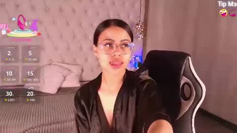 Snapshot of susan_voltaire chatting on June 18, 12:20 pm susan_voltaire online show from June 18, 12:20 pm
