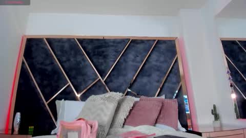 susanahenao online show from January 5, 5:27 pm