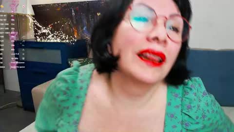 Snapshot of susanflower chatting on February 9, 2:40 pm Susan online show from February 9, 2:40 pm