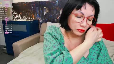 Snapshot of susanflower chatting on March 12, 10:16 am Susan online show from March 12, 10:16 am