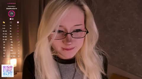 Snapshot of susannkesley chatting on December 14, 4:18 am Eva online show from December 14, 4:18 am