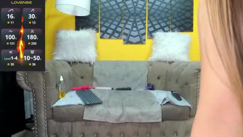 Snapshot of susanslim chatting on March 12, 7:59 pm susanslim online show from March 12, 7:59 pm