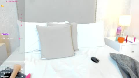 susanthomass online show from November 24, 11:48 pm