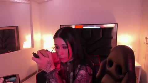 susanvilla online show from November 3, 6:20 pm