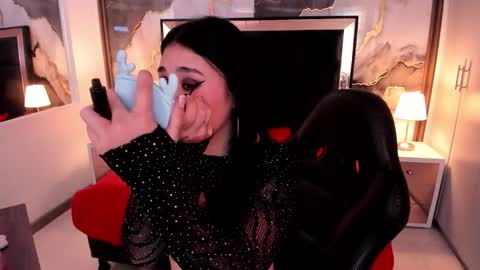 susanvilla online show from December 2, 8:04 pm