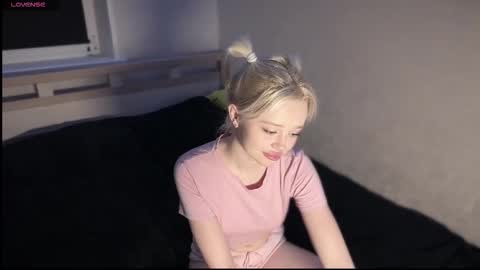 Sue online show from February 6, 3:37 pm