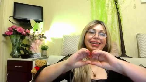 SusiexNoreen online show from May 13, 1:25 am