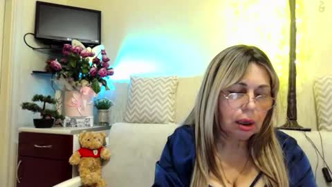 SusiexNoreen online show from May 17, 1:47 am