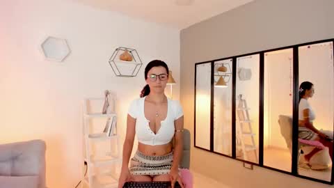 Sussan Keller online show from November 15, 12:13 pm