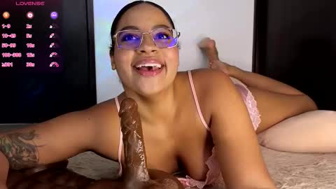 Snapshot of sussi_sotto chatting on March 20, 12:43 pm Sussi Soto online show from March 20, 12:43 pm