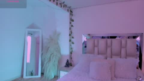 Snapshot of sussy_bell_ chatting on April 20, 9:27 pm sussy_bell_ online show from April 20, 9:27 pm