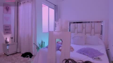 Snapshot of sussy_bell_ chatting on April 24, 9:50 pm sussy_bell_ online show from April 24, 9:50 pm