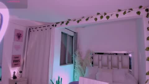Snapshot of sussy_bell_ chatting on April 29, 2:48 am sussy_bell_ online show from April 29, 2:48 am