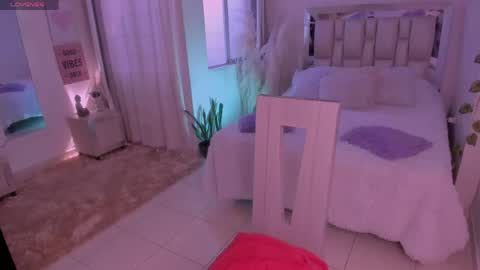 Snapshot of sussy_bell_ chatting on April 30, 10:36 pm sussy_bell_ online show from April 30, 10:36 pm